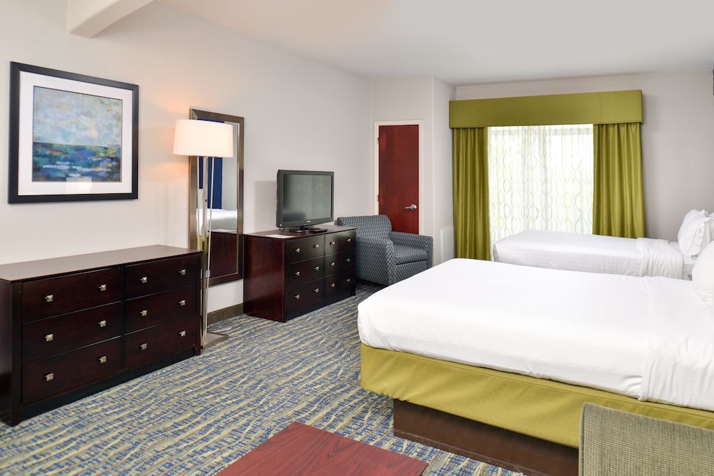 Suite, Multiple Beds - Photo 4