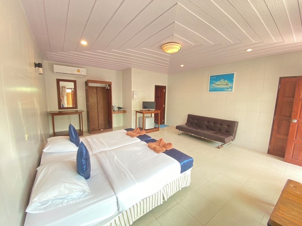 Deluxe Double or Twin Room photo 2