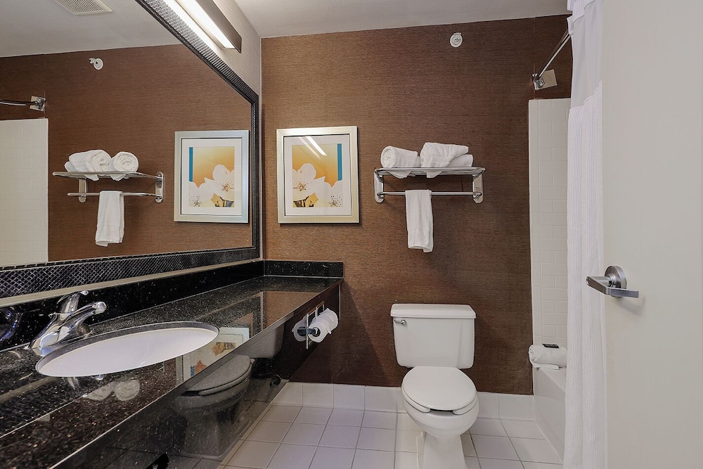 Room, 2 Queen Beds - Photo 3