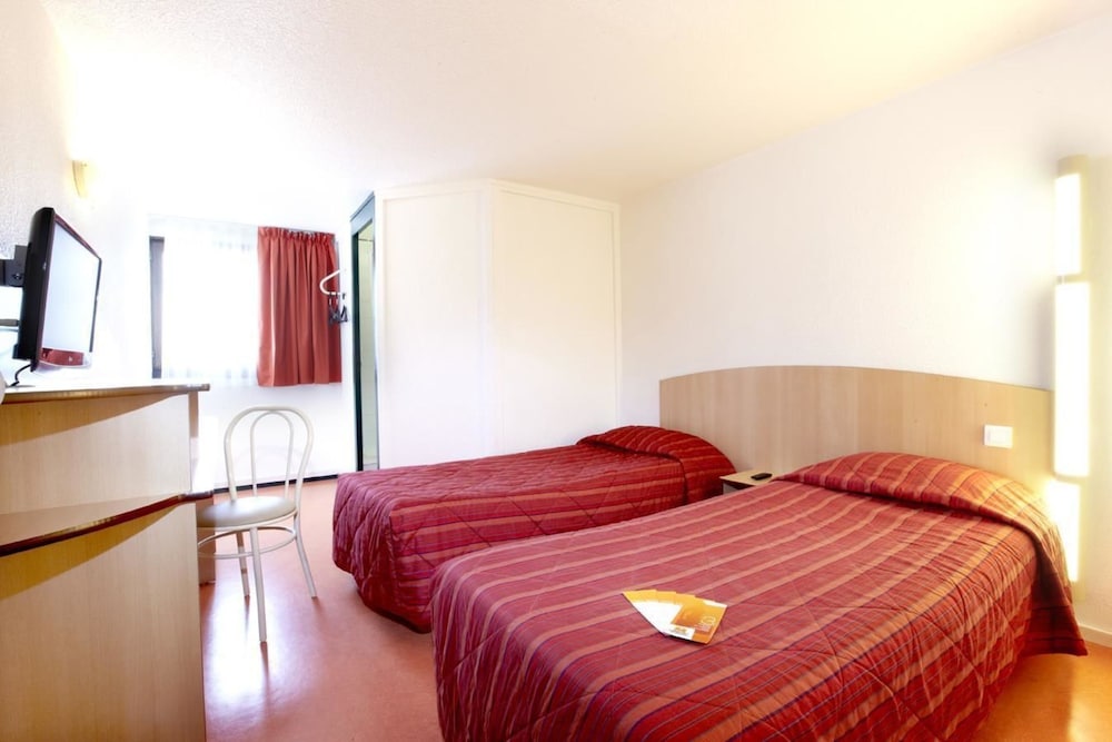Standard Room, 2 Twin Beds photo 2