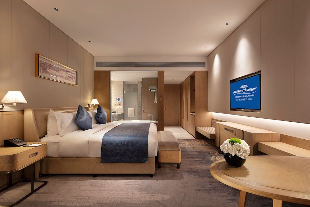 Superior Room, 1 King Bed, Non Smoking, Garden View photo 3