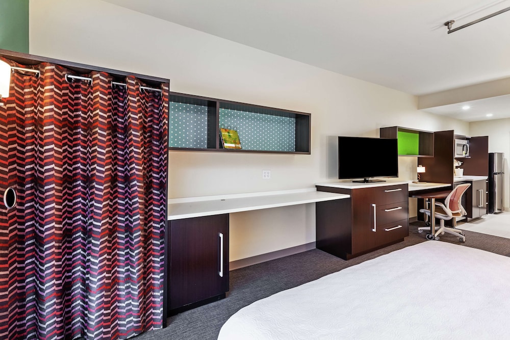 Studio Suite, 1 King Bed, Non Smoking - Photo 1
