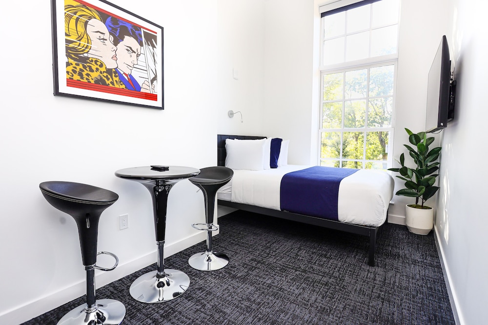 Standard Room (2nd Floor Floor - #unit 205)