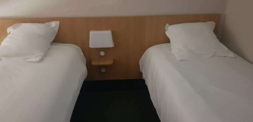 Standard Room, 2 Twin Beds photo 3
