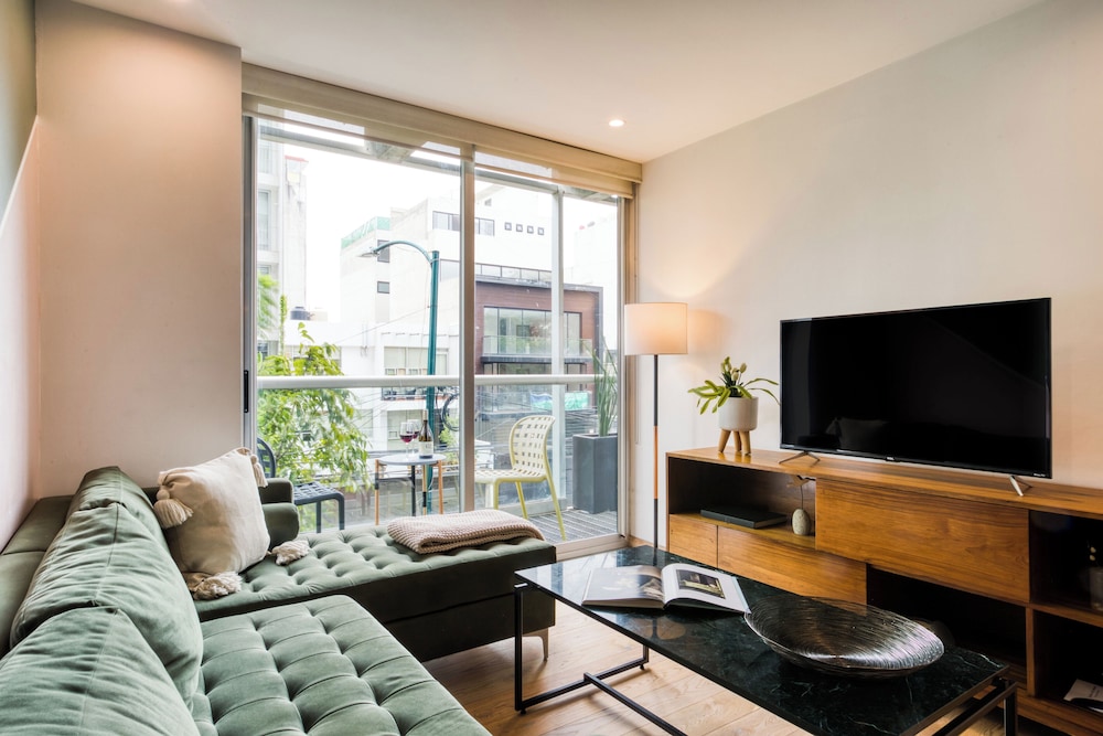 Apartment with Balcony - Photo 4