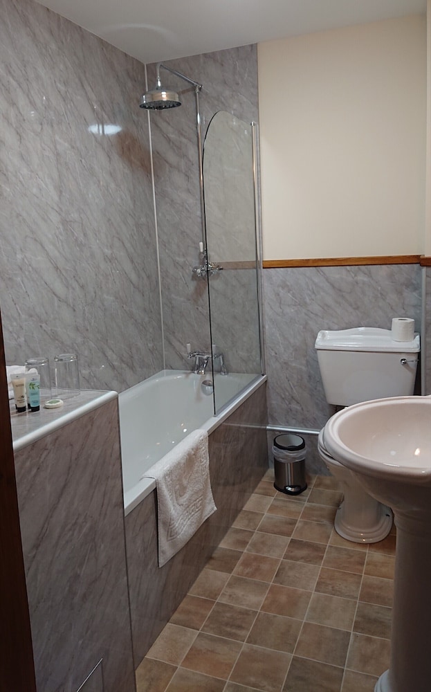 Superior Suite, Ensuite photo 2