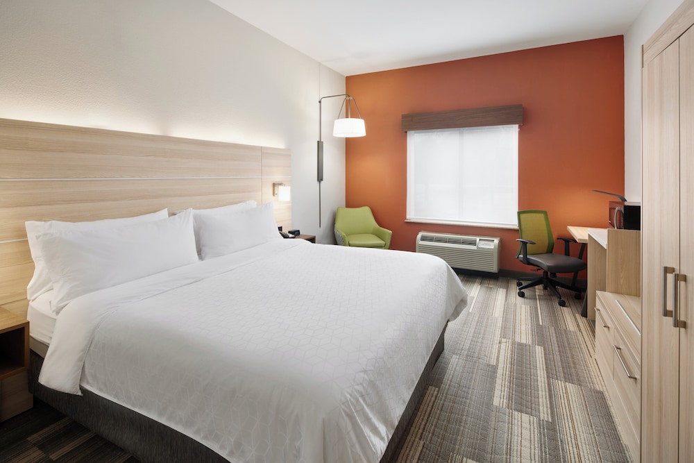 Suite, 1 King Bed, Accessible (Living Area, Accessible Tub) photo 3