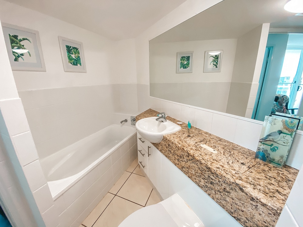 2 Bedroom Stunning Ocean Vistas Rooftop photo 3