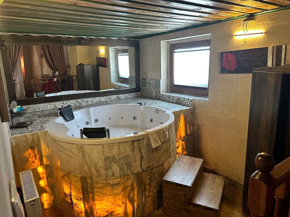 Deluxe Room - Photo 7