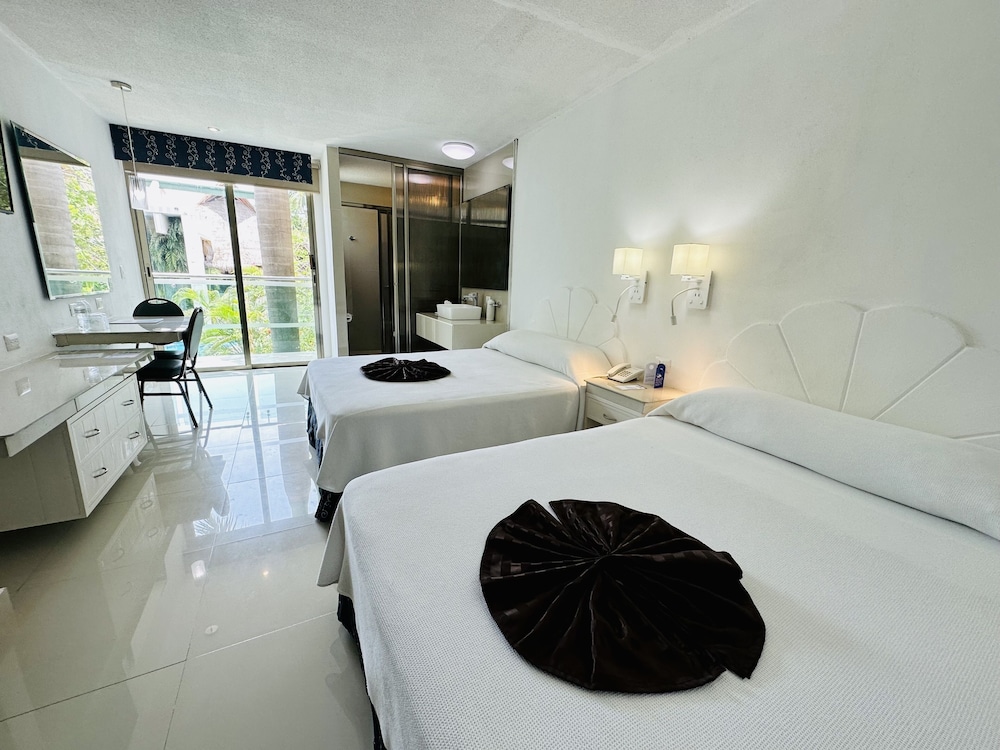 Premium Room, 2 Double Beds, Non Smoking, Pool View photo 1