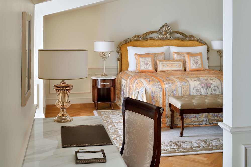 Superior Room, City View (Versace)