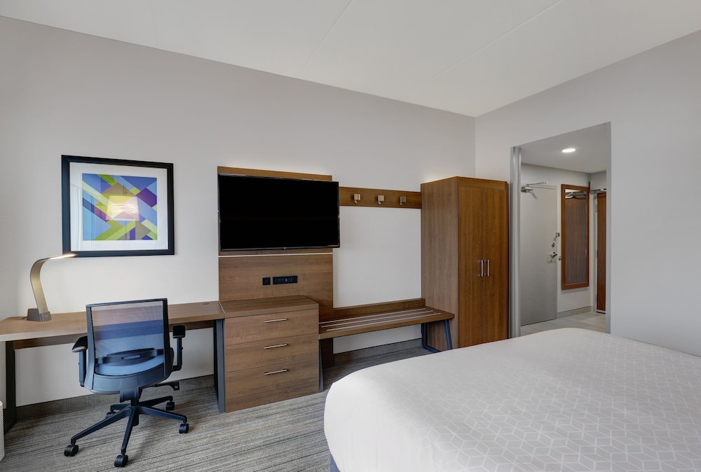 Standard Room, 1 King Bed, Accessible (Communications) - Photo 2