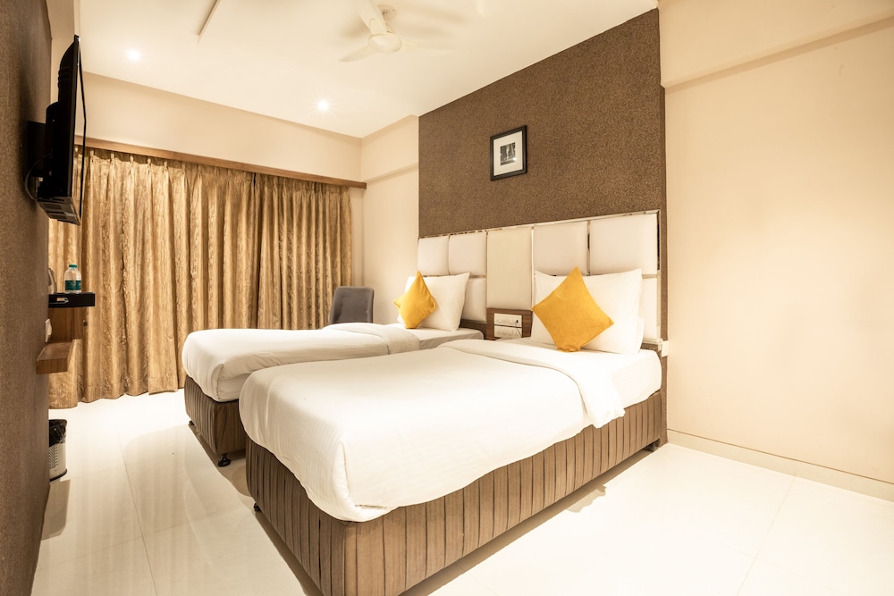 Premium Twin Room - Photo 1