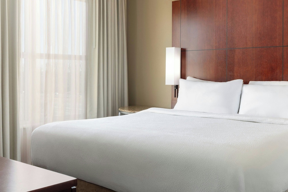 Suite, 1 Double Bed (Mobility/Hearing Access, Roll-In Shwr) - Photo 1
