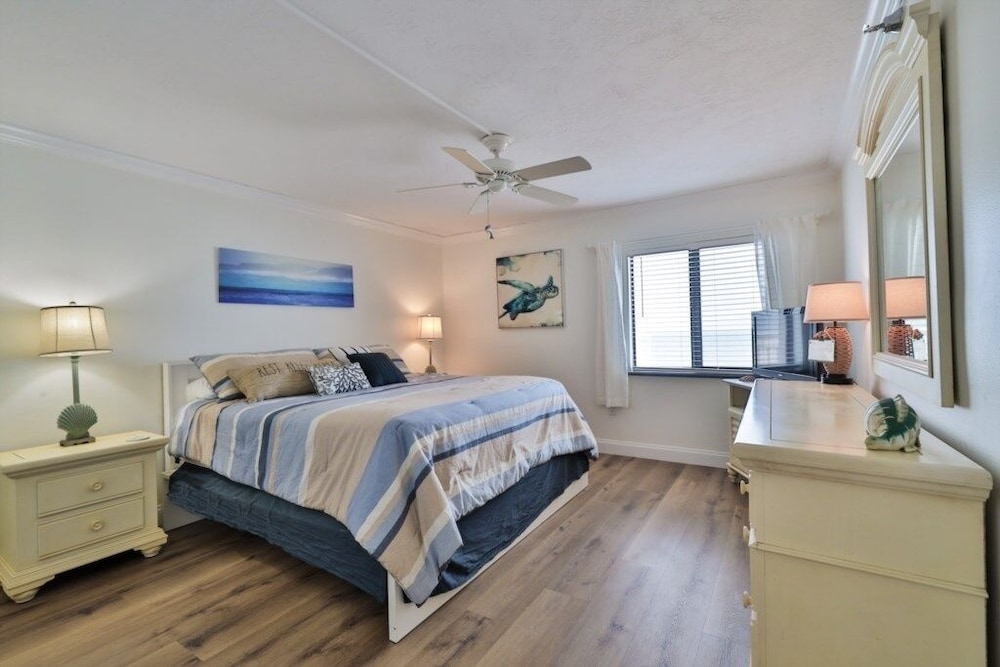Condo, 2 Bedrooms