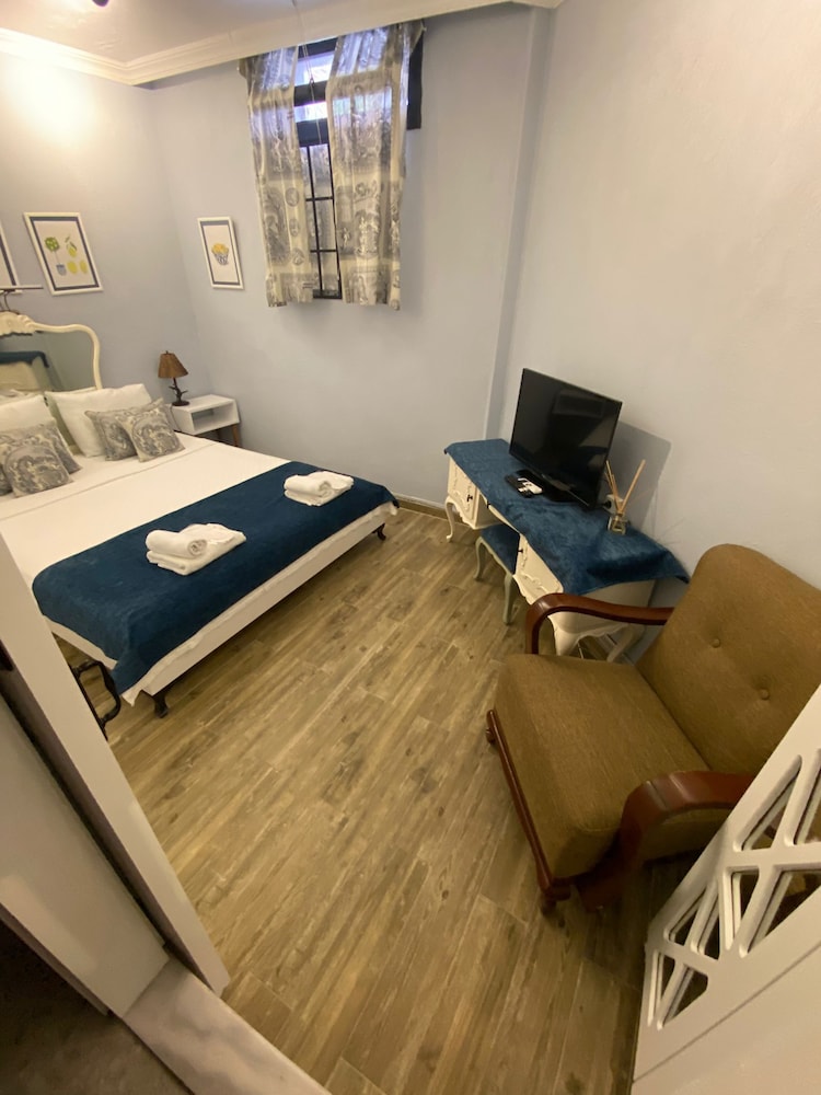 Lower Ground Floor Small-Window Lemon Tree Room