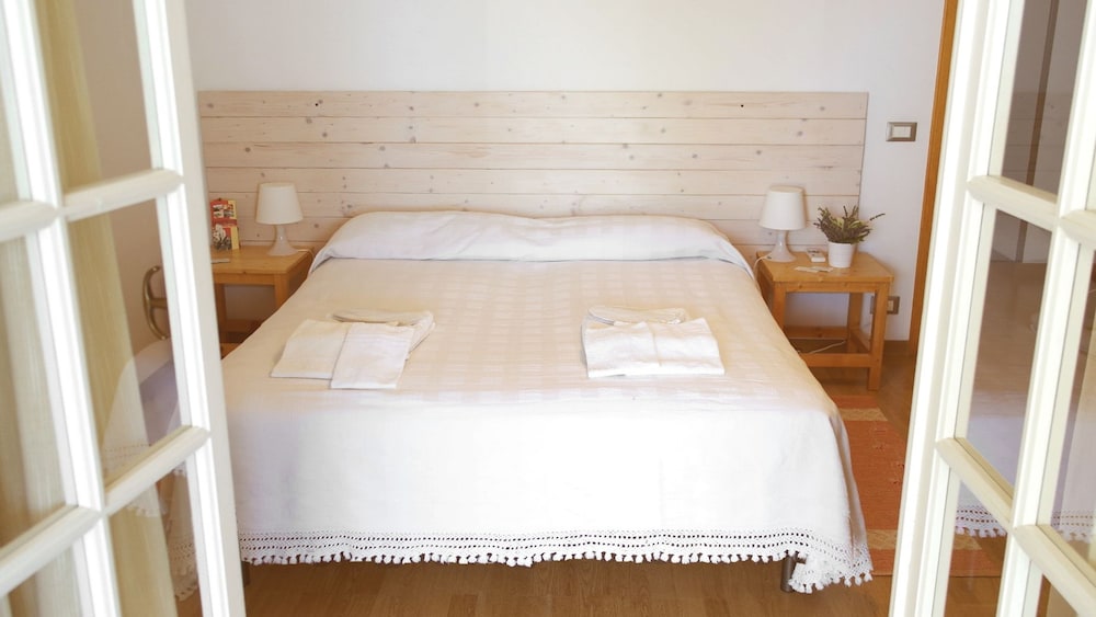 Classic Double Room, Private Bathroom (External) - Photo 2