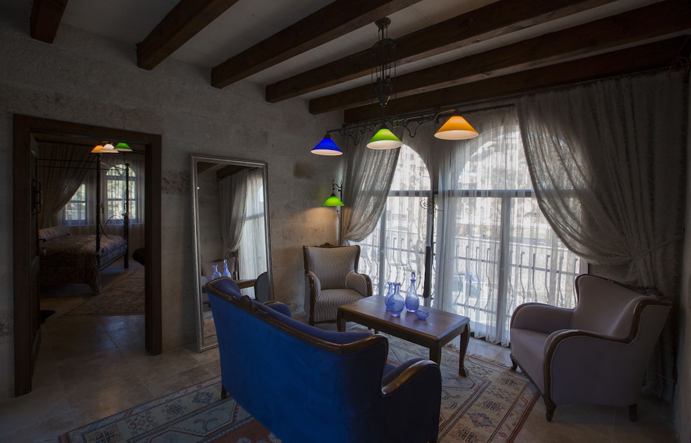 Royal Suite, 1 King Bed, Hot Tub, Hill View