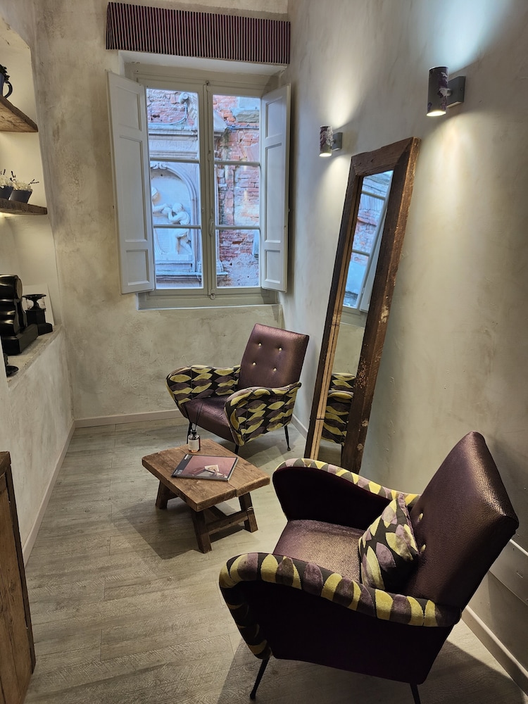 Superior Double Room (Purple Room) photo 1