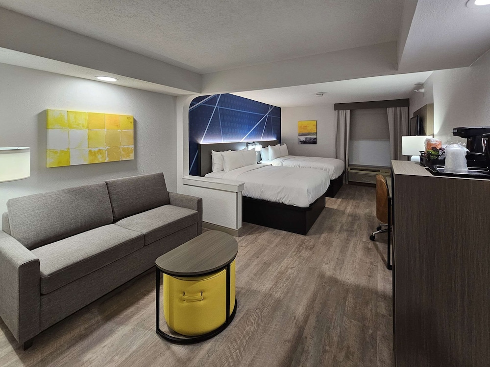 Suite, 2 Queen Beds, Non Smoking - Photo 1