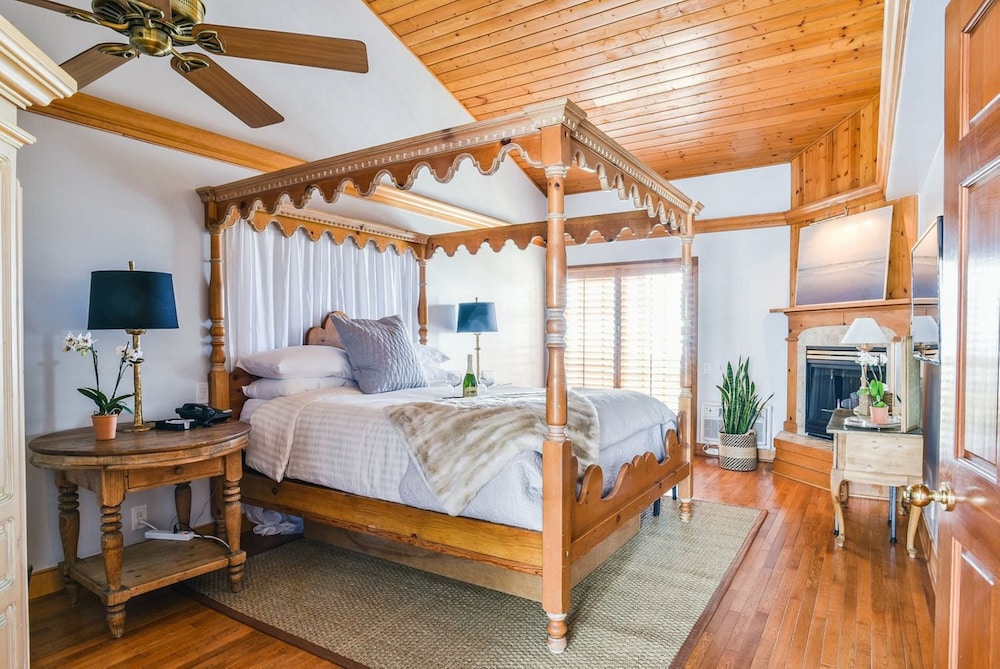 Deluxe Suite, 1 King Bed, 2 Bathrooms, Ocean View photo 3