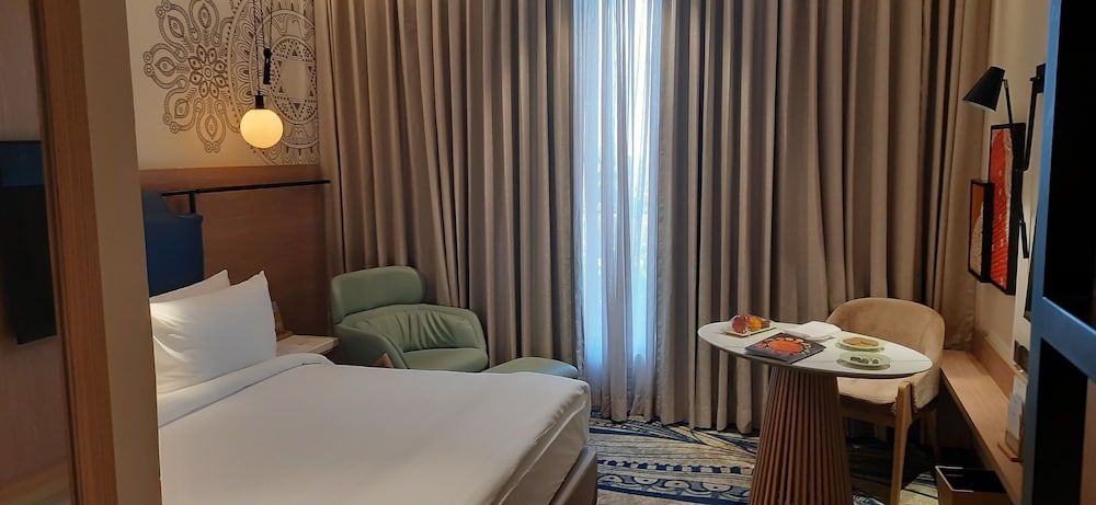 Premium Room, 1 King Bed, Mountain View (Premium King Mountain View) - Photo 1