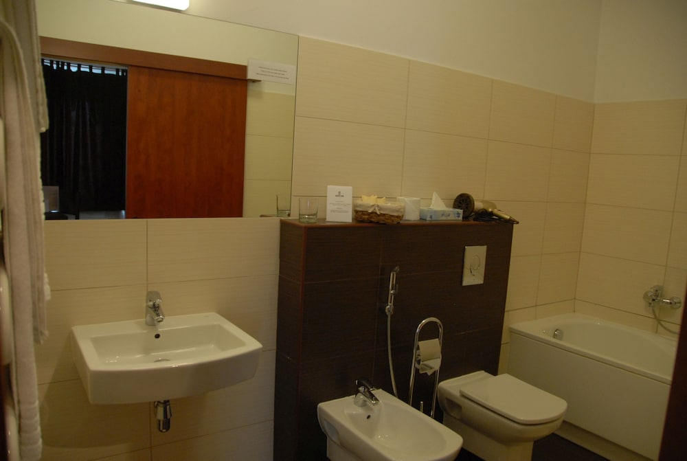 Family Room (with AC) - Photo 4