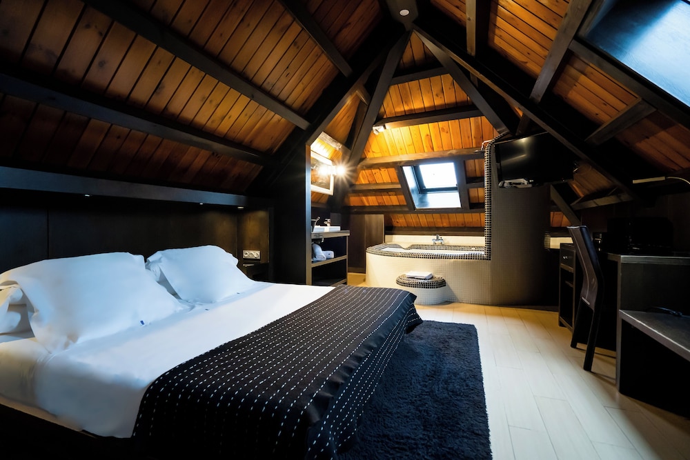 Suite - Photo 5