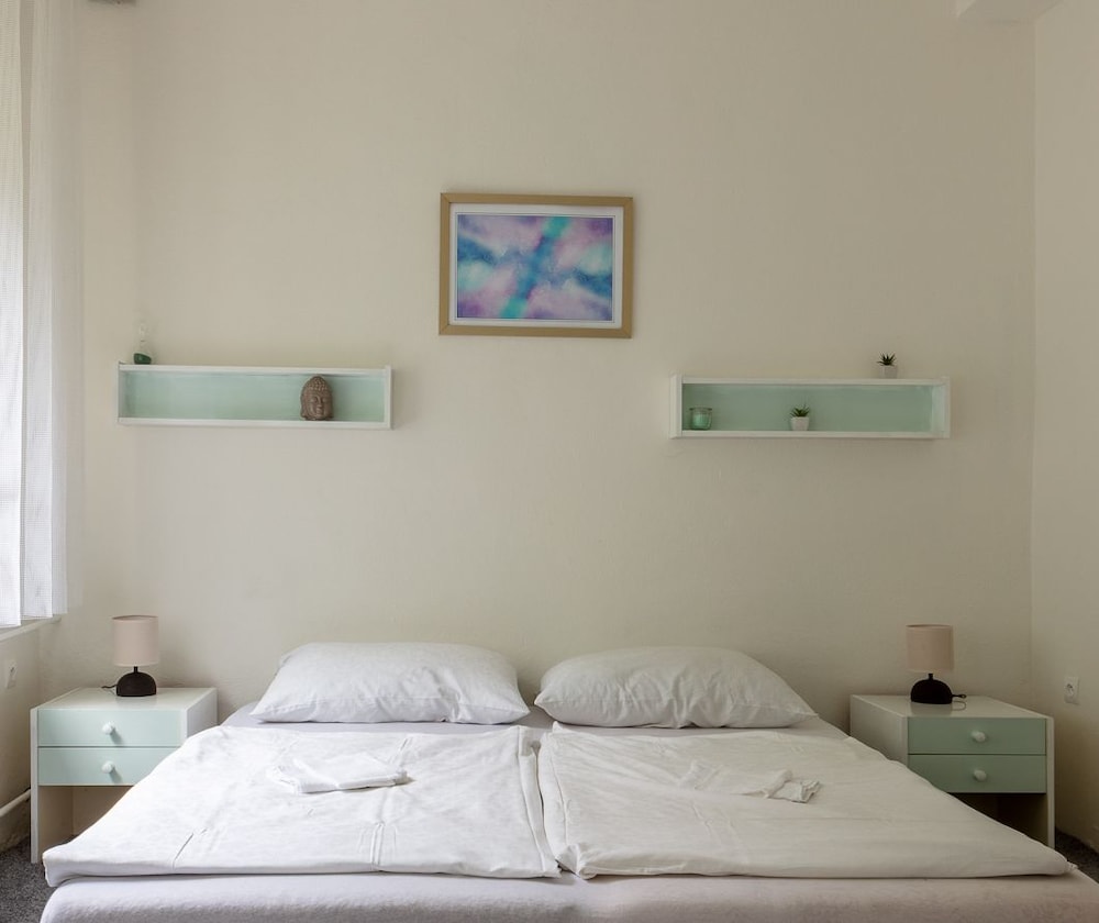 Design Room, 1 Queen Bed, Garden View photo 2