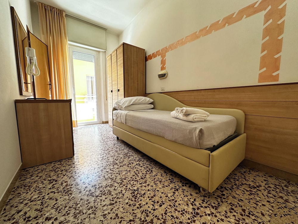 Basic Single Room, Air conditioning, Courtyard View photo 2