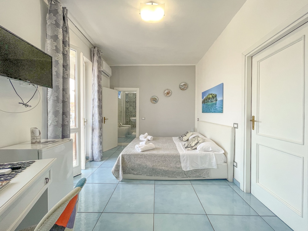 Classic Double Room, Sea View photo 3