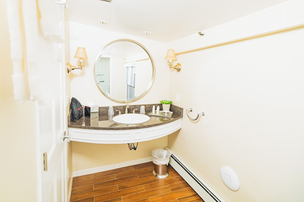 Standard Room, 1 King Bed, City View - Photo 14