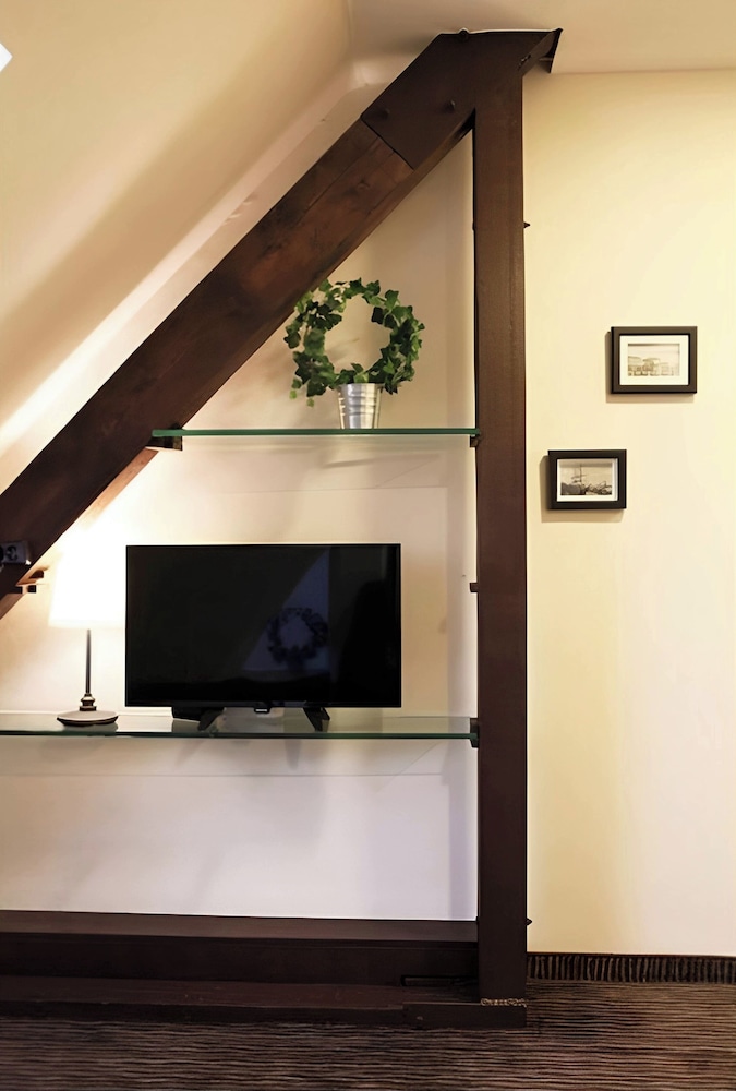 Triple Room, Shared Bathroom thumbnail 5