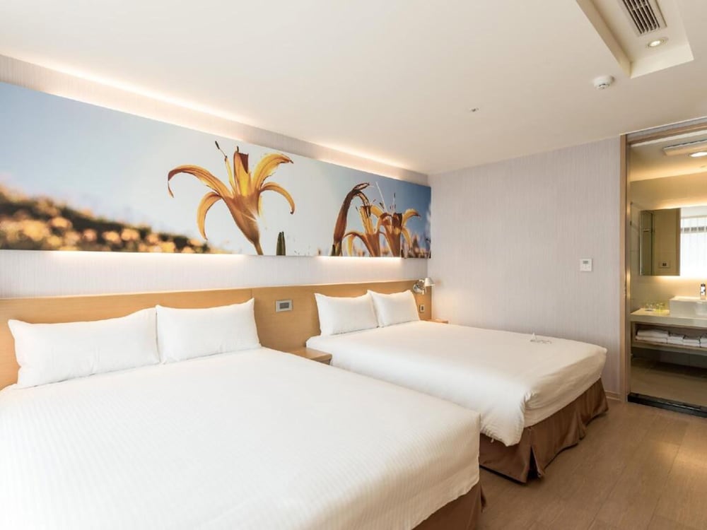 Business Suite, 2 Double Beds photo 3