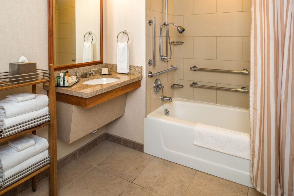 Deluxe Room, 2 Double Beds, Garden View (Mobility Access w/Bathtub) - Photo 6