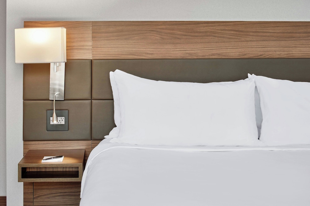 Executive Room, 1 King Bed with Sofa bed - Photo 2