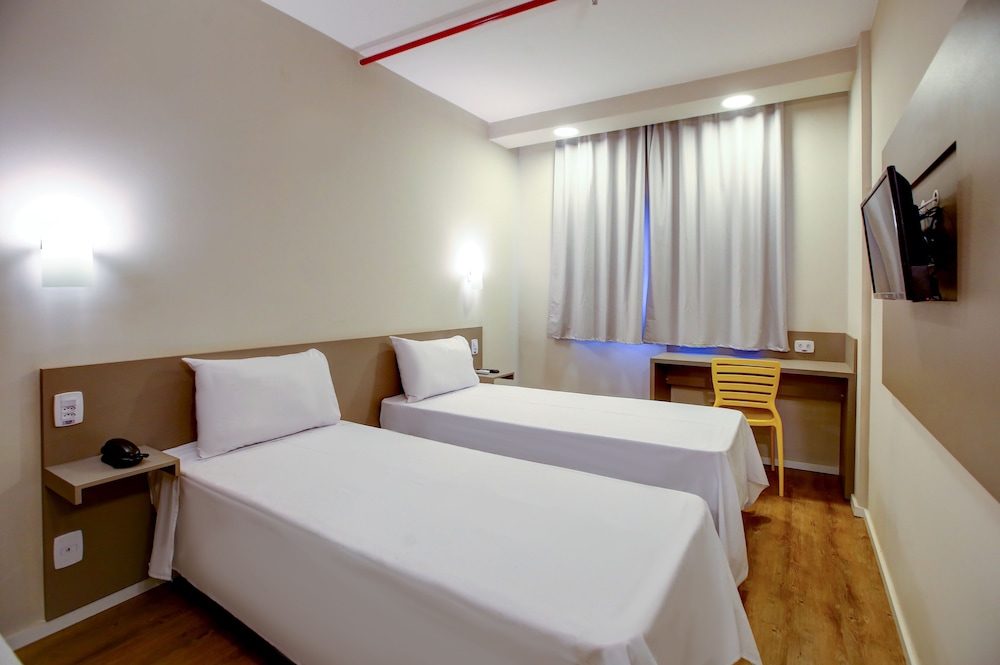 Standard Room, 2 Twin Beds - Photo 3
