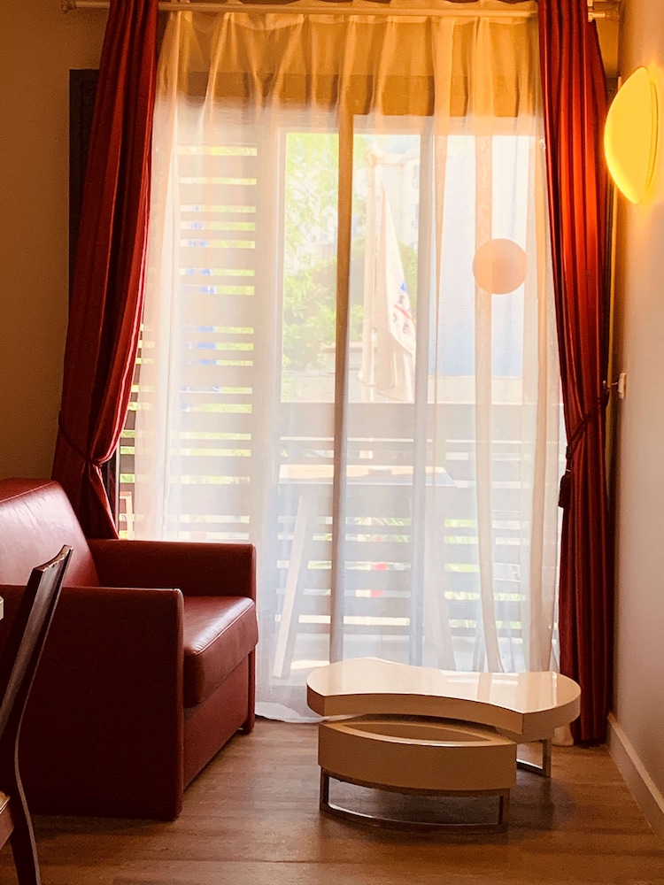 Standard Room, 2 Twin Beds, Balcony (17SQM, Free WiFi) photo 3