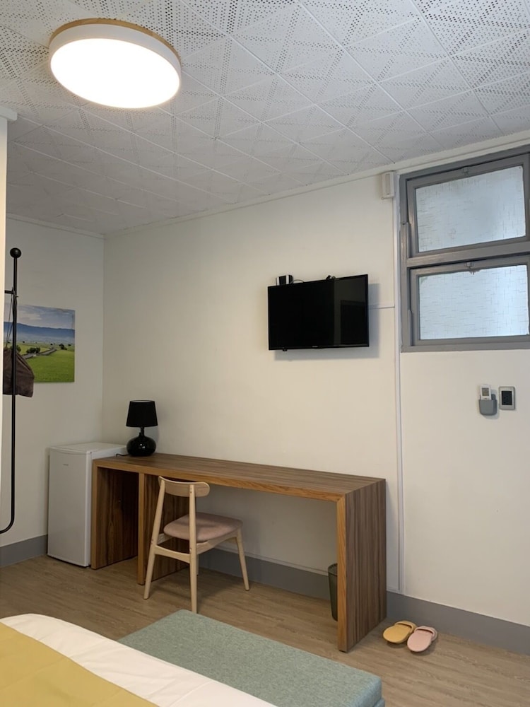 Standard Double Room, Non Smoking, Ensuite - Photo 8