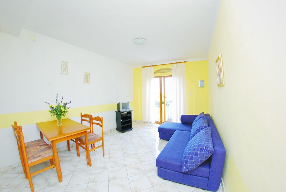Apartment (A4) photo 1