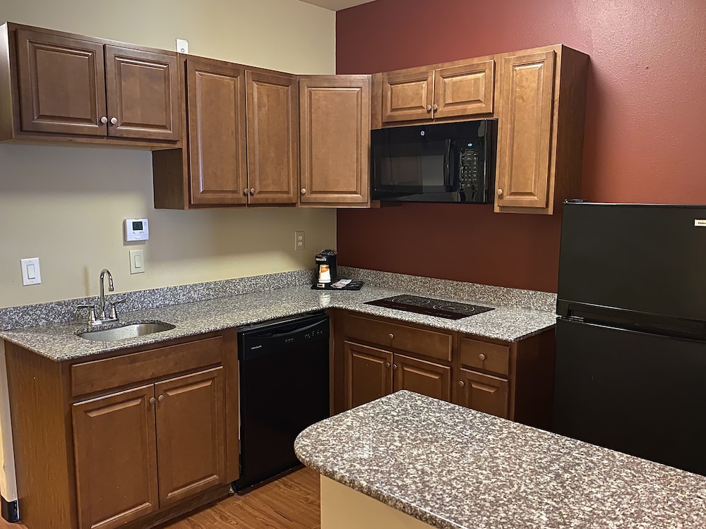 Suite, 2 Queen Beds, Non Smoking, Kitchenette (City/Lake Views) photo 3