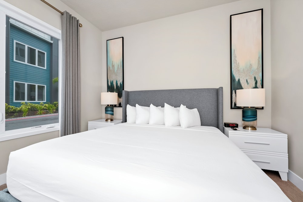 4 Bedroom Luxury Condo