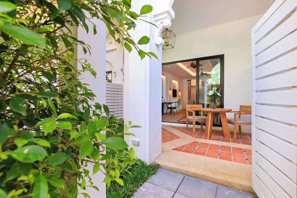 Family Room, 1 King Bed, Terrace (Garden) - Photo 7