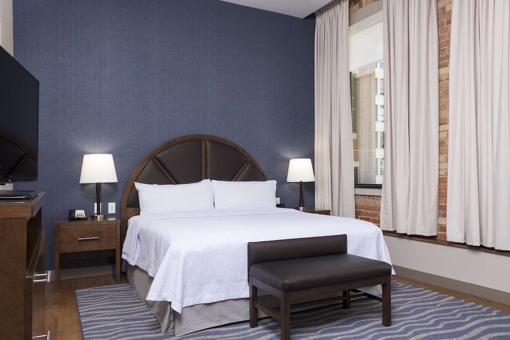 Suite, 1 Queen Bed, Non Smoking, City View photo 1