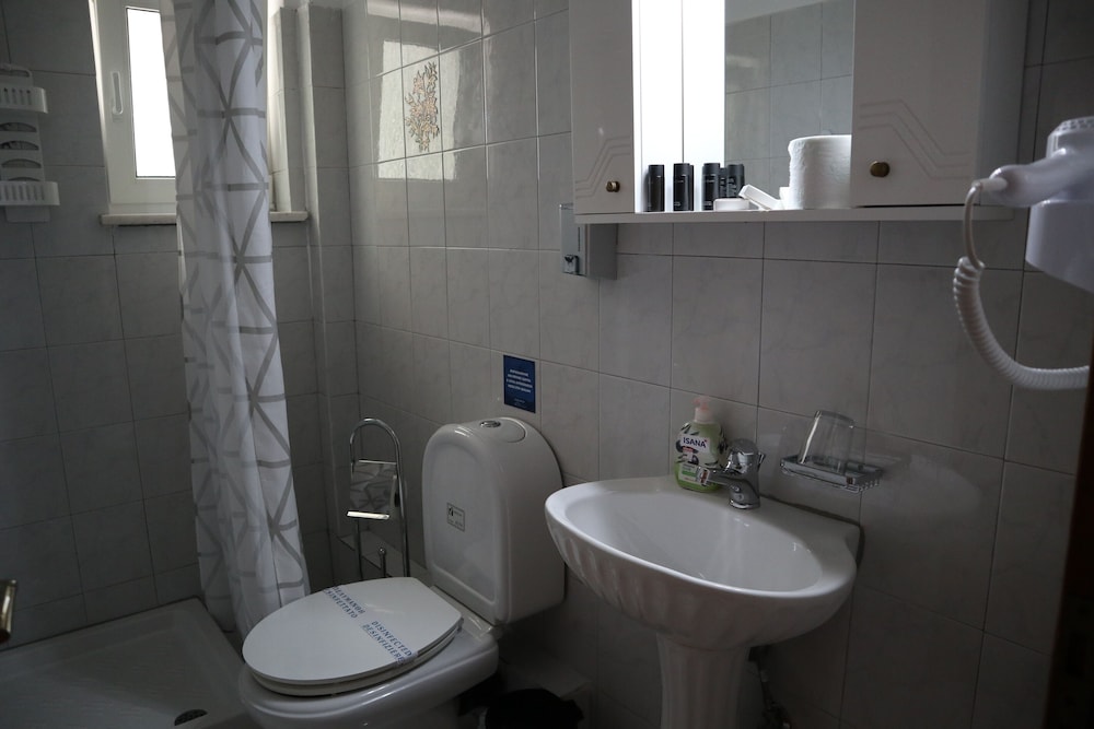 Standard Double or Twin Room - Photo 19