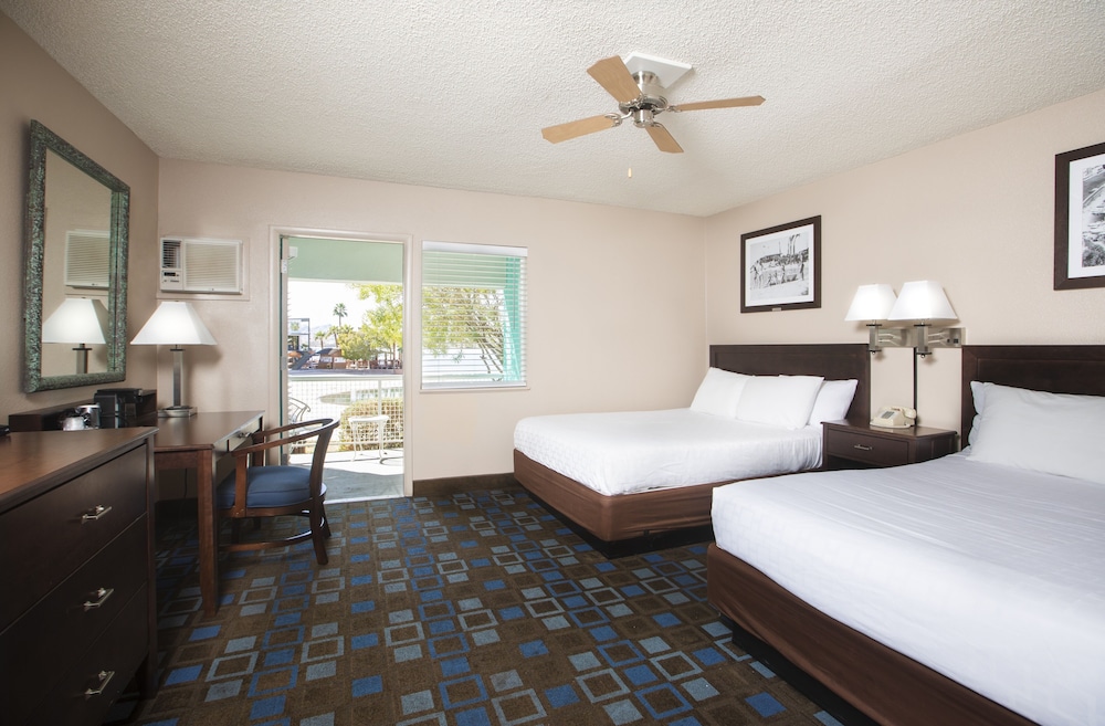 Room, 2 Queen Beds (Bay) - Photo 1