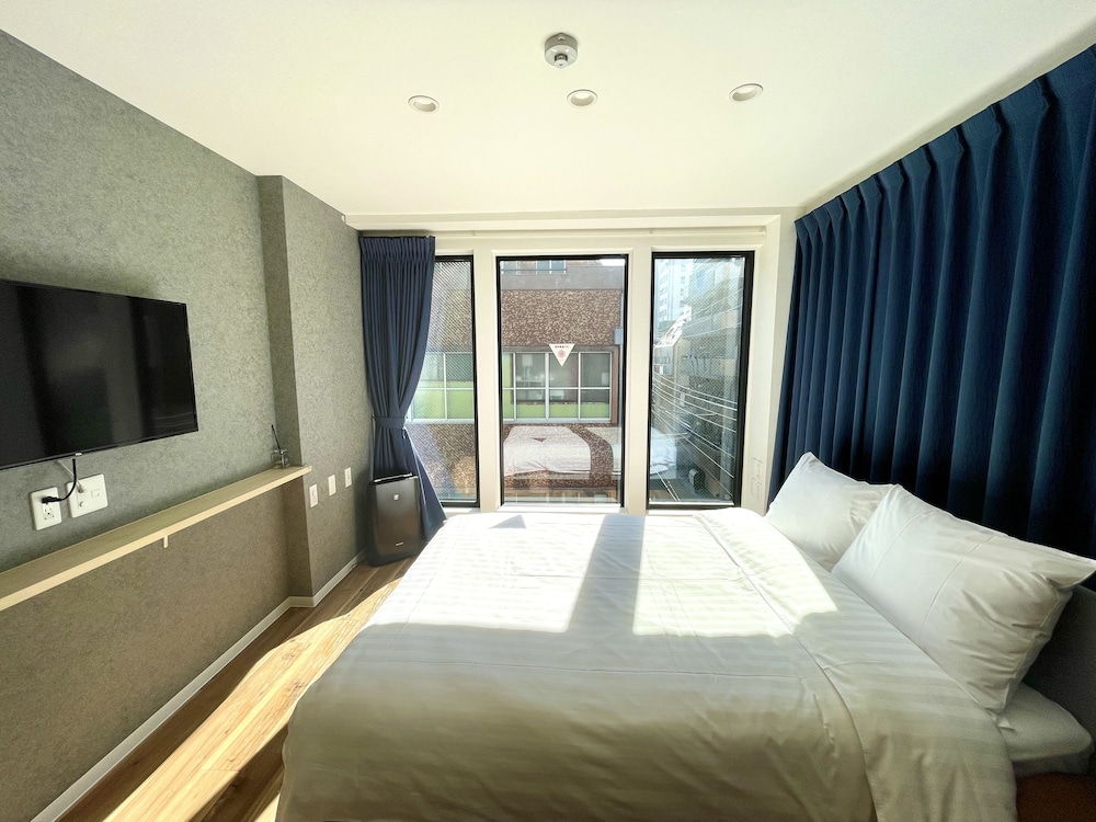 Double Room, Non Smoking, Kitchenette (402) photo 1