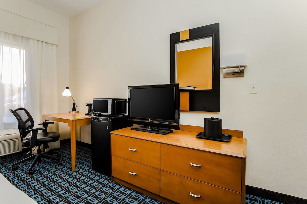 Room, 1 King Bed - Photo 2