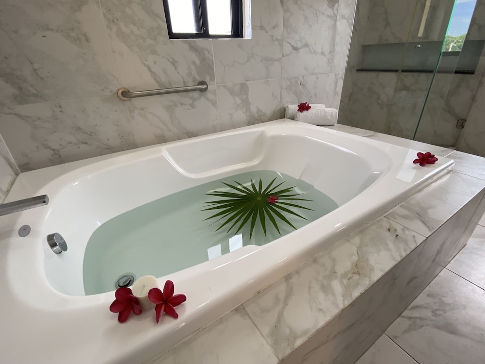 Honeymoon Room - Photo 10