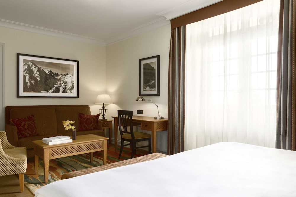 Deluxe Room, 1 Bedroom, Bathtub, Mountain View - Photo 4